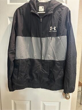 Under Armour Men’s Black and Gray Hooded Windbreaker